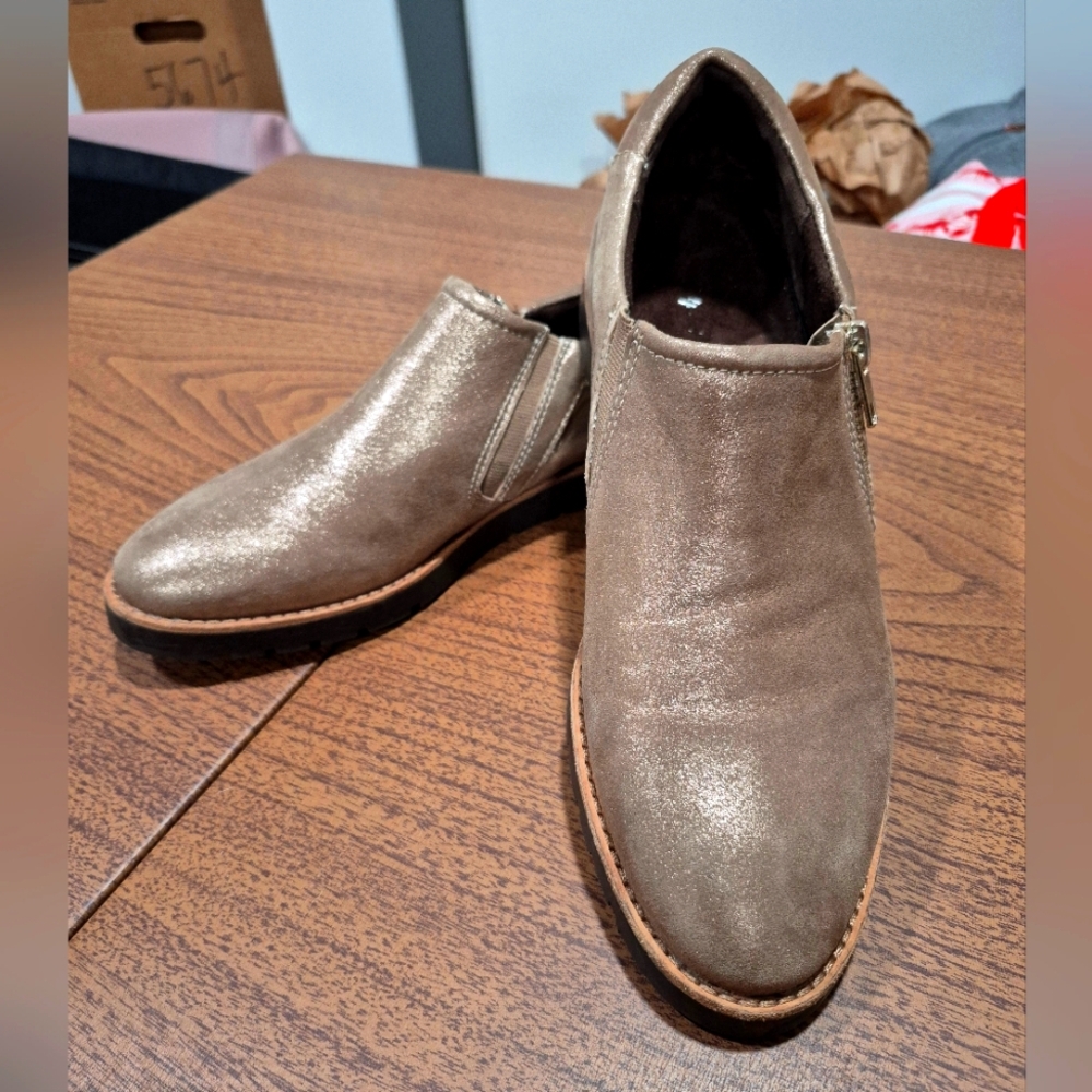 EUC Vaneli Golden Shimmer Side Zip Shoes